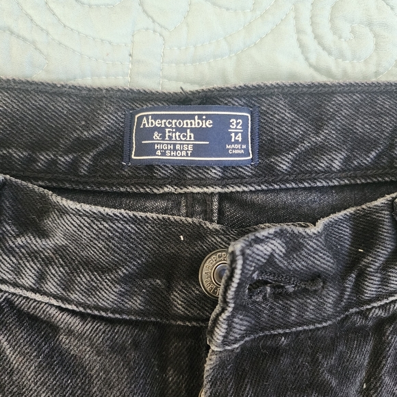 Abercrombie & Fitch 4" Shorts - Picture 2 of 3